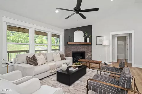 Living - 138 Baskett Road Limestone Tn 37681, Limestone, TN 37681 photo 2 of 2
