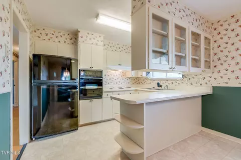 Kitchen - 619 E Barton Ridge Road Greeneville Tn 37745, Greeneville, TN 37745 photo 2 of 4