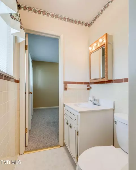 Bath - 619 E Barton Ridge Road Greeneville Tn 37745, Greeneville, TN 37745 photo 1 of 2