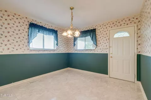 Dining - 619 E Barton Ridge Road Greeneville Tn 37745, Greeneville, TN 37745 photo 1 of 1