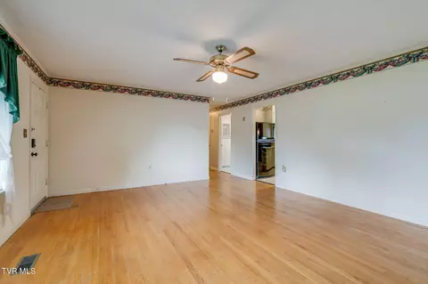 Living - 619 E Barton Ridge Road Greeneville Tn 37745, Greeneville, TN 37745 photo 3 of 3