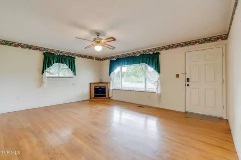 Living - 619 E Barton Ridge Road Greeneville Tn 37745, Greeneville, TN 37745 photo 2 of 3