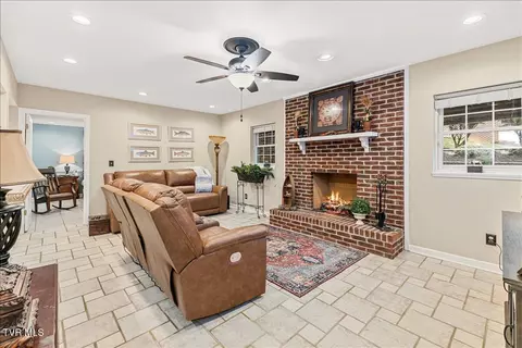 Living - 1 Emerald Court Johnson City Tn 37604, Johnson City, TN 37604 photo 3 of 4