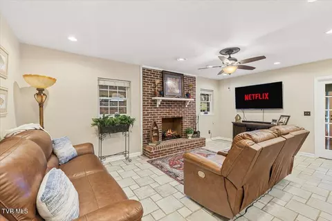 Living - 1 Emerald Court Johnson City Tn 37604, Johnson City, TN 37604 photo 4 of 4