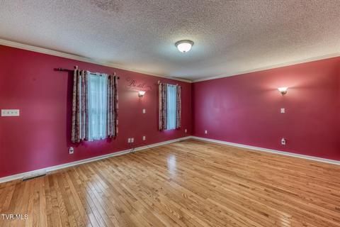 Living - 807 N Mohawk Drive Erwin Tn 37650, Erwin, TN 37650 photo 1 of 3