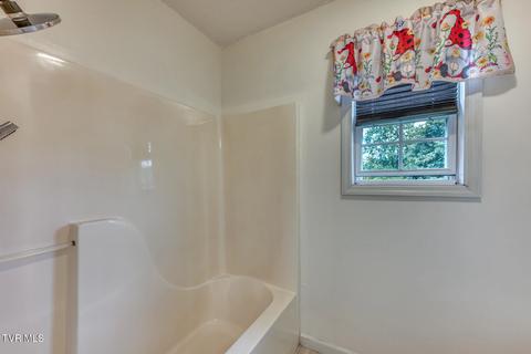 Bath - 807 N Mohawk Drive Erwin Tn 37650, Erwin, TN 37650 photo 2 of 3