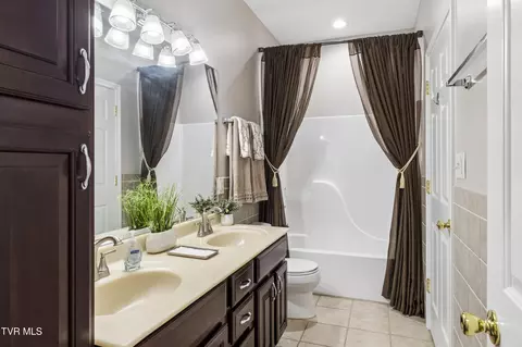Bath - 13 E Ridgefield Court Greeneville Tn 37745, Greeneville, TN 37745 photo 4 of 7