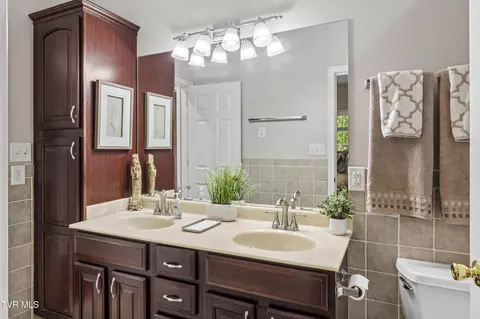 Bath - 13 E Ridgefield Court Greeneville Tn 37745, Greeneville, TN 37745 photo 3 of 7