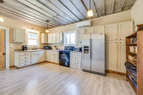 Kitchen - 195 Opie Arnold Road Limestone Tn 37681, Limestone, TN 37681 photo 2 of 2