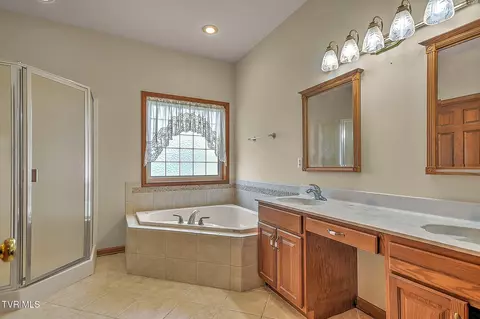 Bath - 171 Rosecliff Drive Fall Branch Tn 37656, Fall Branch, TN 37656 photo 4 of 5