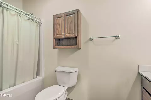 Bath - 171 Rosecliff Drive Fall Branch Tn 37656, Fall Branch, TN 37656 photo 2 of 5