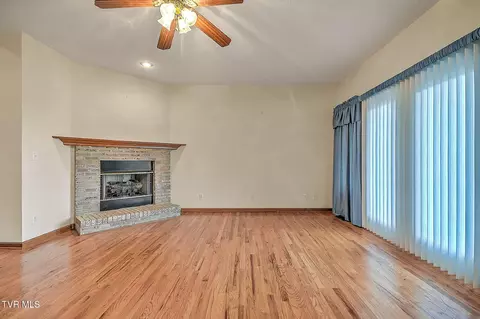 Living - 171 Rosecliff Drive Fall Branch Tn 37656, Fall Branch, TN 37656 photo 3 of 5