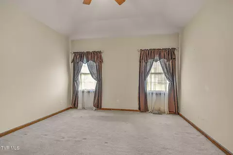 Bedroom - 171 Rosecliff Drive Fall Branch Tn 37656, Fall Branch, TN 37656 photo 9 of 10