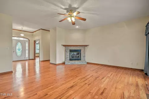 Living - 171 Rosecliff Drive Fall Branch Tn 37656, Fall Branch, TN 37656 photo 4 of 5