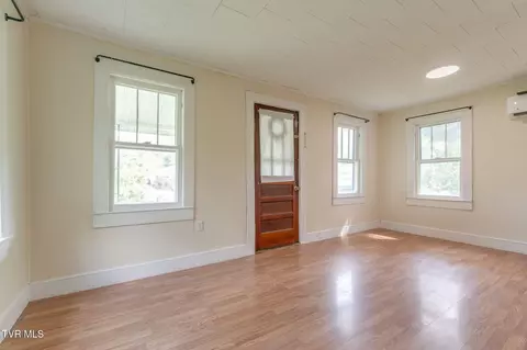 429 Tollett Street Hampton Tn 37658, Hampton, TN 37658 photo 6
