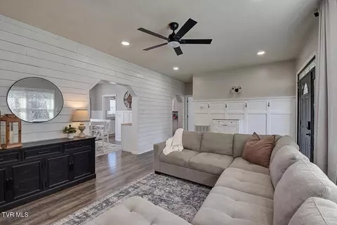 Entry Way - 137 Kerns Street Erwin Tn 37650, Erwin, TN 37650 photo 2 of 4