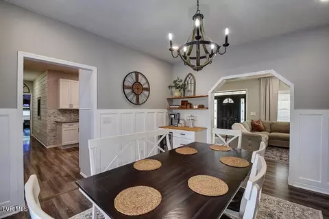 Dining - 137 Kerns Street Erwin Tn 37650, Erwin, TN 37650 photo 3 of 3