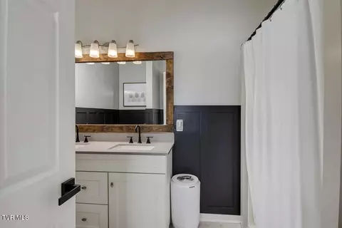 Bath - 137 Kerns Street Erwin Tn 37650, Erwin, TN 37650 photo 1 of 3