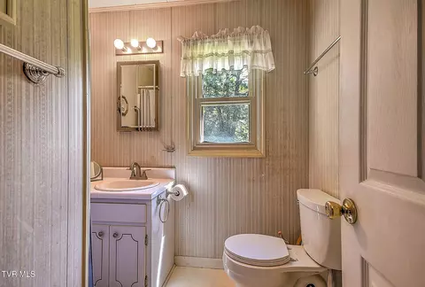 Bath - 851 Adkins Lane Erwin Tn 37650, Erwin, TN 37650 photo 2 of 2