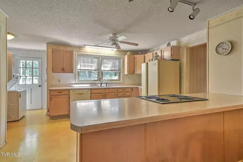 Kitchen - 851 Adkins Lane Erwin Tn 37650, Erwin, TN 37650 photo 1 of 2