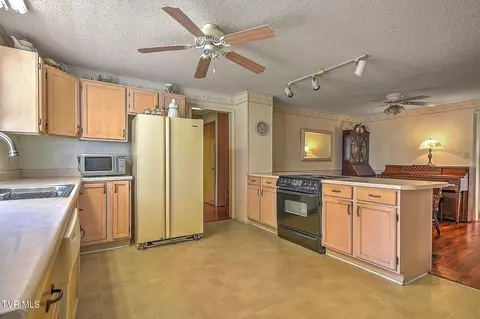 Kitchen - 851 Adkins Lane Erwin Tn 37650, Erwin, TN 37650 photo 2 of 2