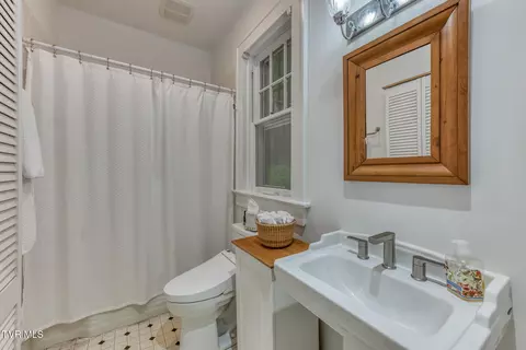 Bath - 1812 N Main Avenue Erwin Tn 37650, Erwin, TN 37650 photo 3 of 4