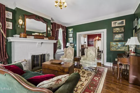 Living - 201 E 9th Avenue Johnson City Tn 37601, Johnson City, TN 37601 photo 1 of 10