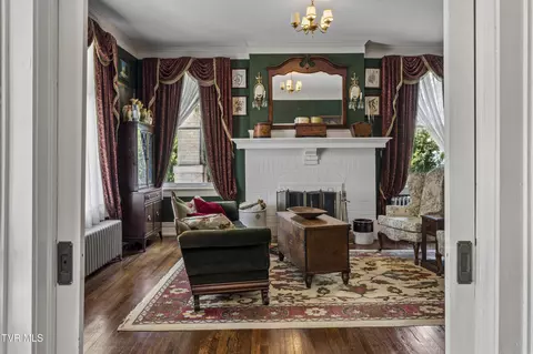 Living - 201 E 9th Avenue Johnson City Tn 37601, Johnson City, TN 37601 photo 4 of 10
