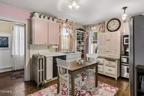 Kitchen - 201 E 9th Avenue Johnson City Tn 37601, Johnson City, TN 37601 photo 2 of 4