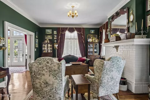 Living - 201 E 9th Avenue Johnson City Tn 37601, Johnson City, TN 37601 photo 2 of 10