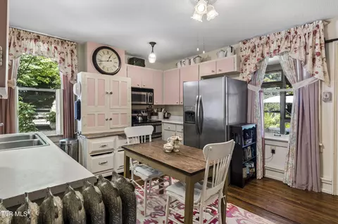 Kitchen - 201 E 9th Avenue Johnson City Tn 37601, Johnson City, TN 37601 photo 3 of 4