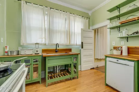 Kitchen - 313 W Pine Street Johnson City Tn 37604, Johnson City, TN 37604 photo 4 of 4