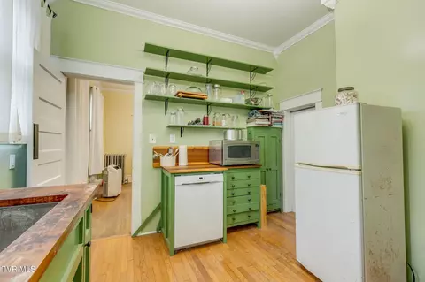 Kitchen - 313 W Pine Street Johnson City Tn 37604, Johnson City, TN 37604 photo 3 of 4