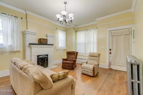 Living - 313 W Pine Street Johnson City Tn 37604, Johnson City, TN 37604 photo 2 of 3