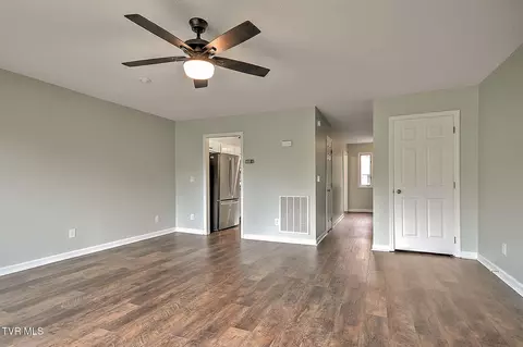 Living - 1111 Timbers East Greeneville Tn 37745, Greeneville, TN 37745 photo 4 of 5