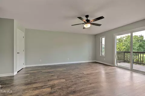 Living - 1111 Timbers East Greeneville Tn 37745, Greeneville, TN 37745 photo 3 of 5