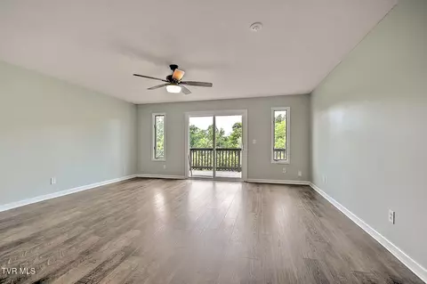 Living - 1111 Timbers East Greeneville Tn 37745, Greeneville, TN 37745 photo 2 of 5
