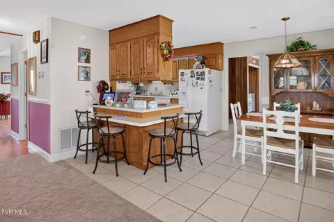 Dining - 146 Deseree Broyles Road Chuckey Tn 37641, Chuckey, TN 37641 photo 6 of 8