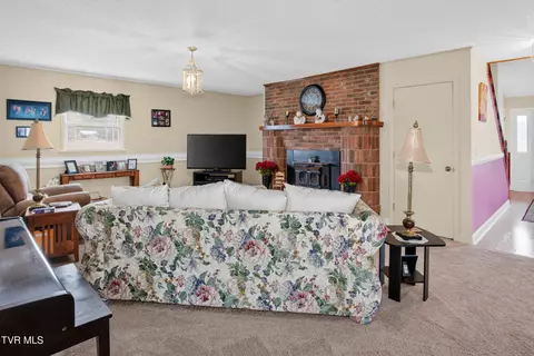Living - 146 Deseree Broyles Road Chuckey Tn 37641, Chuckey, TN 37641 photo 4 of 6