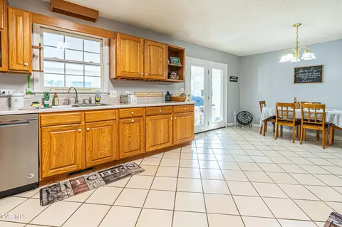 Kitchen - 26424 Beech Circle Abingdon Va 24211, Abingdon, VA 24211 photo 4 of 6