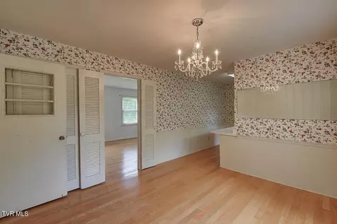 Dining - 555 Valley Avenue Erwin Tn 37650, Erwin, TN 37650 photo 1 of 3