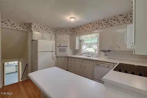 Kitchen - 555 Valley Avenue Erwin Tn 37650, Erwin, TN 37650 photo 2 of 4