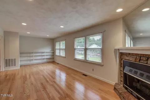 Living - 555 Valley Avenue Erwin Tn 37650, Erwin, TN 37650 photo 1 of 7