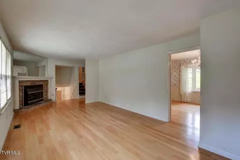 Living - 555 Valley Avenue Erwin Tn 37650, Erwin, TN 37650 photo 3 of 7