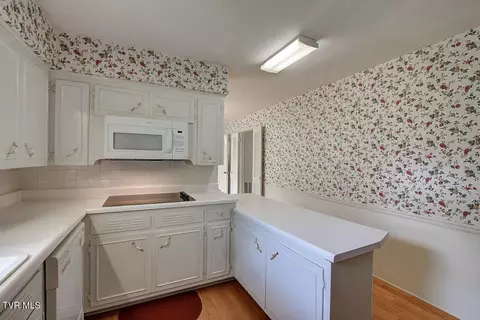 Kitchen - 555 Valley Avenue Erwin Tn 37650, Erwin, TN 37650 photo 3 of 4