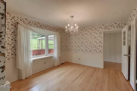 Dining - 555 Valley Avenue Erwin Tn 37650, Erwin, TN 37650 photo 3 of 3