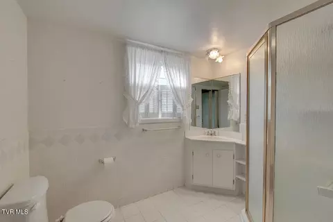Bath - 555 Valley Avenue Erwin Tn 37650, Erwin, TN 37650 photo 2 of 2