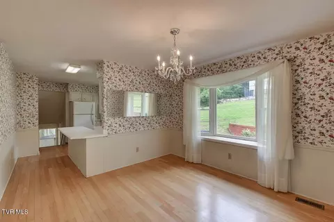 Dining - 555 Valley Avenue Erwin Tn 37650, Erwin, TN 37650 photo 2 of 3