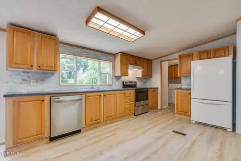 Kitchen - 193 Barwick Road Limestone Tn 37681, Limestone, TN 37681 photo 4 of 5