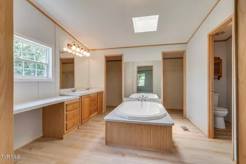 Bath - 193 Barwick Road Limestone Tn 37681, Limestone, TN 37681 photo 3 of 6